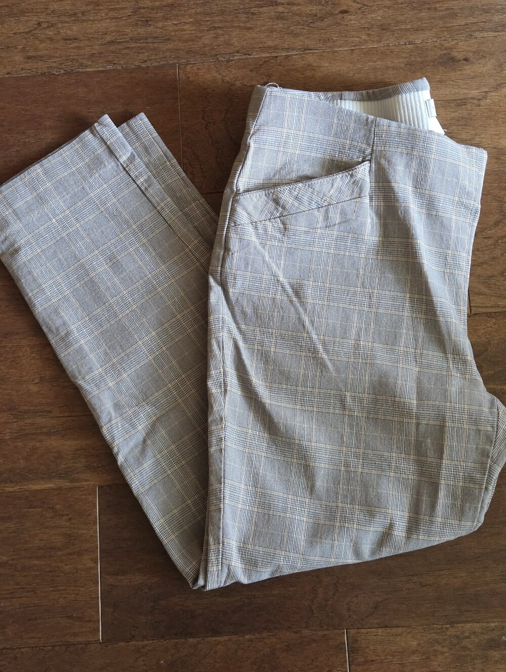 Van Heusen Women's Light Gray Plaid Dress Capris Size 8 Short